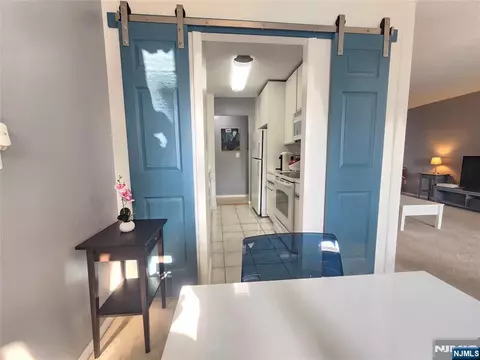 Entry Way - 307 Prospect Ave #4D, Hackensack, NJ 07601 photo 2 of 5