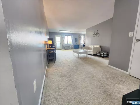 307 Prospect Ave #4D, Hackensack, NJ 07601