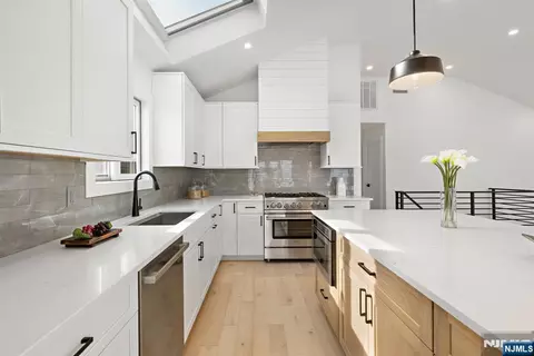 27 Shore Rd, Edgewater, NJ 07020 photo 7