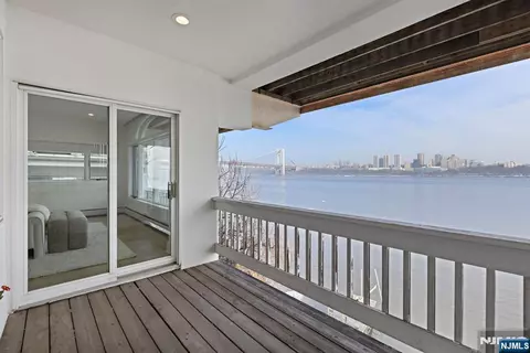 27 Shore Rd, Edgewater, NJ 07020 photo 28