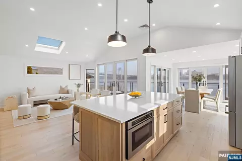 27 Shore Rd, Edgewater, NJ 07020 photo 8