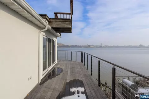 27 Shore Rd, Edgewater, NJ 07020 photo 21
