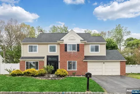 9 Fox Chase Rd, Oak Ridge, NJ 07438