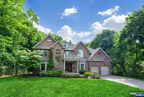 19 Walker Ave, Closter, NJ 07624