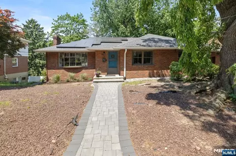 48 Palmer Pl, Leonia, NJ 07605