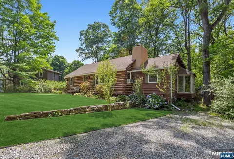 6 Partridge Trl, Kinnelon, NJ 07405