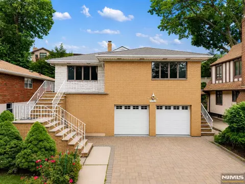 1042 Harvard Pl, Fort Lee, NJ 07024