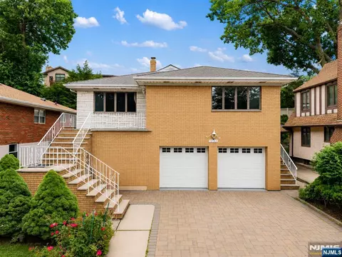 1042 Harvard Pl, Fort Lee, NJ 07024