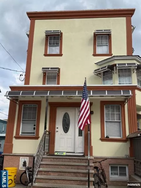 56 Hamilton Ave, Fairview, NJ 07022