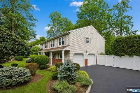 400 Faletti Cir, River Vale, NJ 07675
