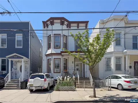 227 46th St, Union City, NJ 07087