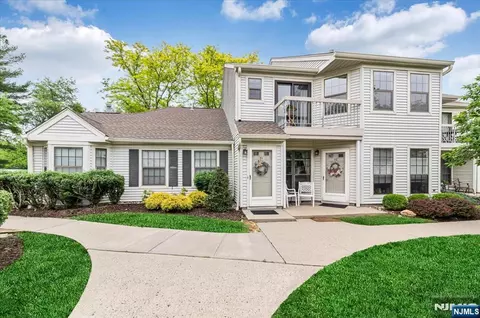 71 Fromm Ct, Mahwah, NJ 07430