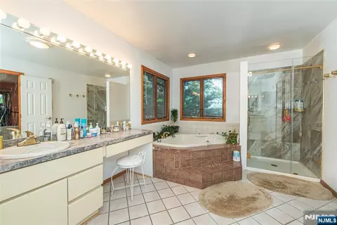 Bath - 12 Abbott Rd, Wayne, NJ 07470 photo 4 of 8