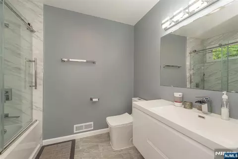 Bath - 12 Abbott Rd, Wayne, NJ 07470 photo 3 of 8