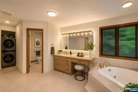 Bath - 12 Abbott Rd, Wayne, NJ 07470 photo 7 of 8
