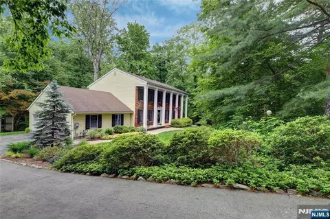71 Cheshire Ln, Ringwood, NJ 07456