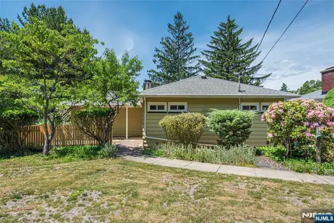 717 Alps Rd, Wayne, NJ 07470