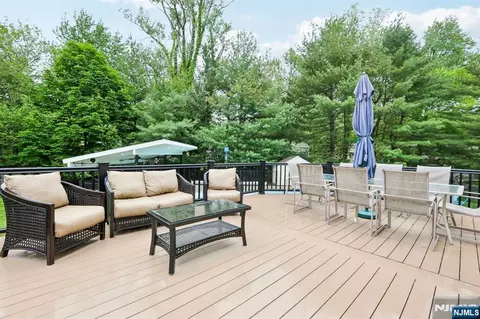 Exterior - 123 Midwood Rd, Paramus, NJ 07652 photo 10 of 12