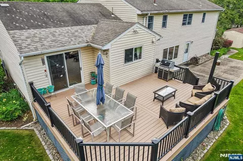 Exterior - 123 Midwood Rd, Paramus, NJ 07652 photo 9 of 12
