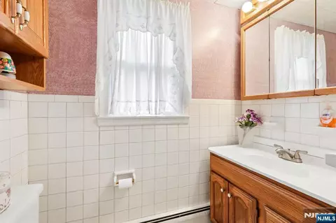 Bath - 123 Midwood Rd, Paramus, NJ 07652 photo 1 of 4