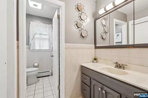 Bath - 123 Midwood Rd, Paramus, NJ 07652 photo 2 of 4