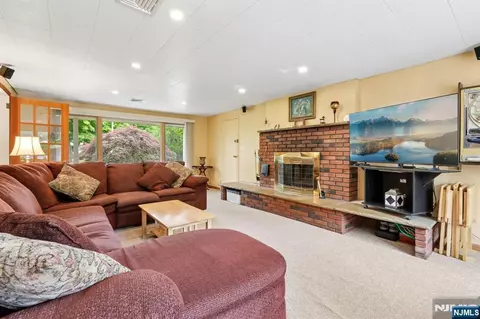 Living - 123 Midwood Rd, Paramus, NJ 07652 photo 2 of 3