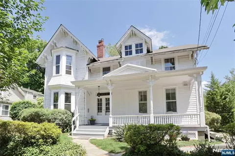 83 Grove St, Englewood, NJ 07631