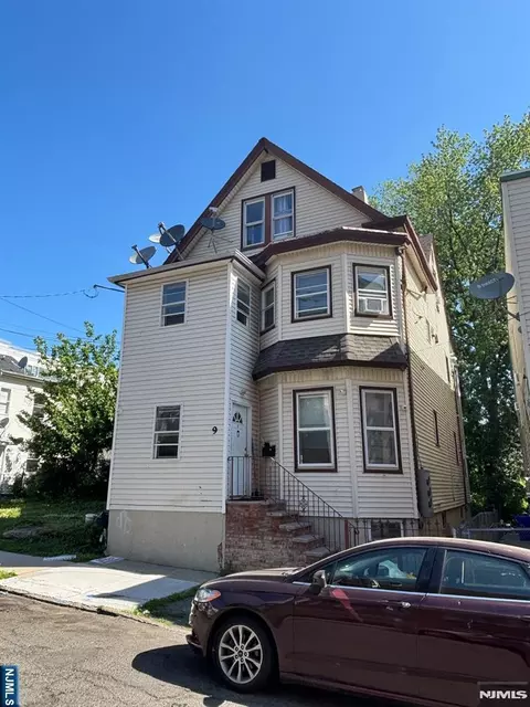 9 Courtland St, Paterson, NJ 07503