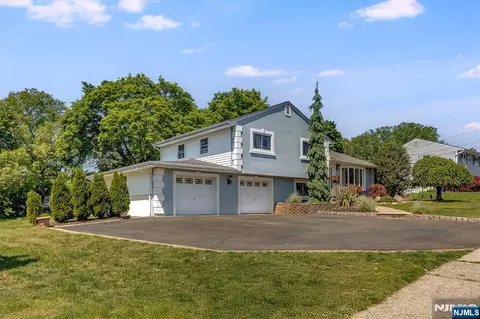11 Allen Dr, Wayne, NJ 07470