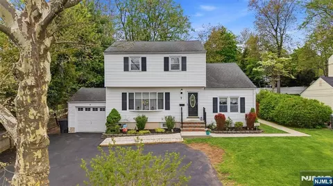 7 Spier Dr, Livingston, NJ 07039