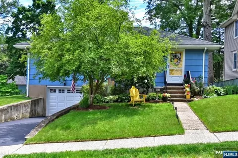 90 Grove St, Waldwick, NJ 07463