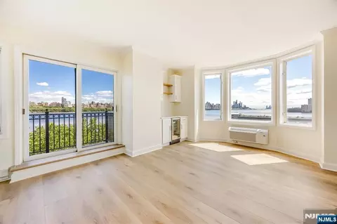 6315 City Pl, Edgewater, NJ 07020