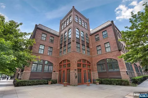 61 Grand St #2F, Jersey City, NJ 07302