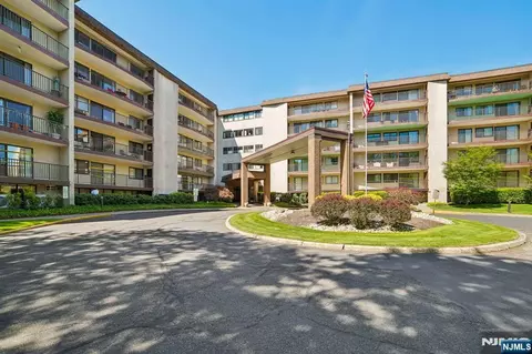 521 Piermont Ave #428, River Vale, NJ 07675