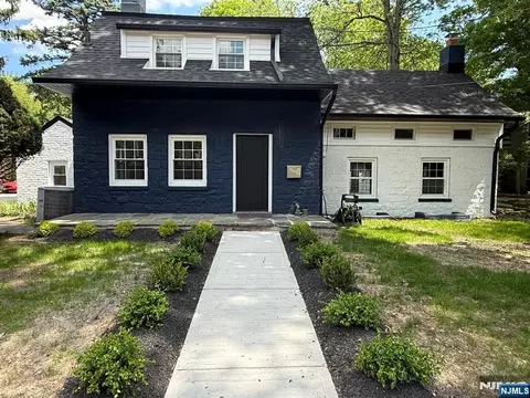 867 River Rd, Teaneck, NJ 07666