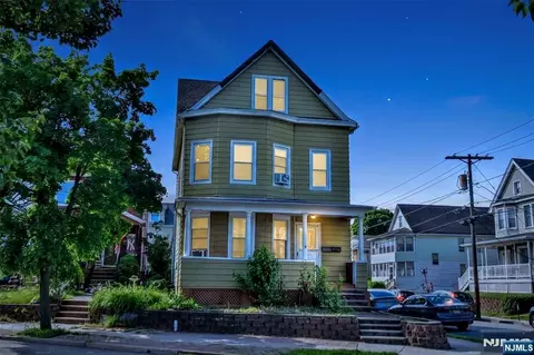70 Main Ave, Wallington, NJ 07057