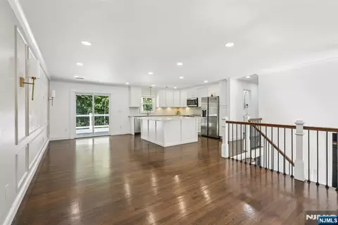 34 Oklahoma Trl, Hopatcong, NJ 07843