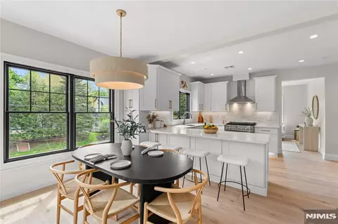 72 Lake Ave, Midland Park, NJ 07432