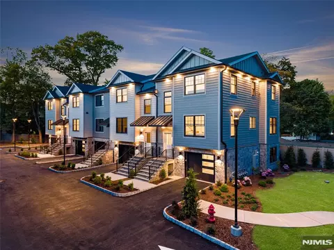 72 Lake Ave, Midland Park, NJ 07432