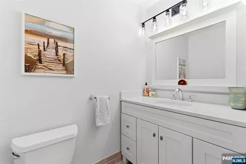 14 Wentworth Ct, Hamburg, NJ 07419