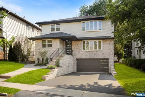 54 W Columbia Ave, Palisades Park, NJ 07650