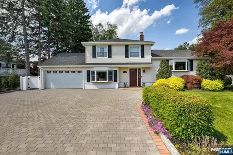 11 Carlisle Rd, Wayne, NJ 07470