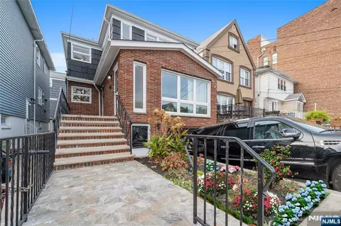 857 Avenue C, Bayonne, NJ 07002