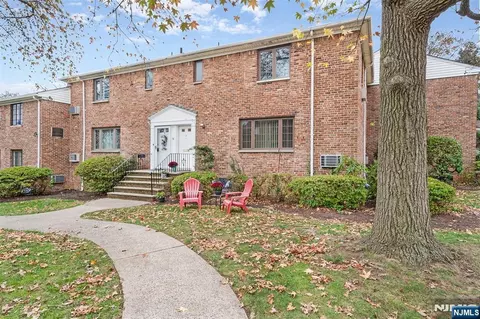 31 Troy Dr #B, Springfield, NJ 07081