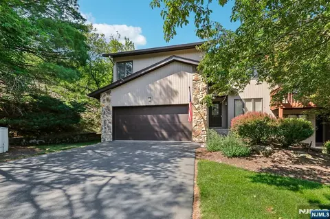 40 Woodland Dr, Woodland Park, NJ 07424