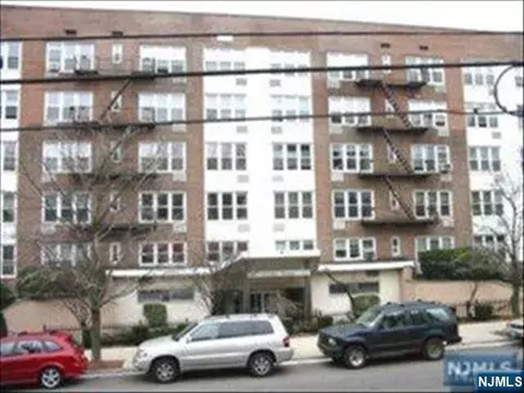 2160 Center #2K, Fort Lee, NJ 07024