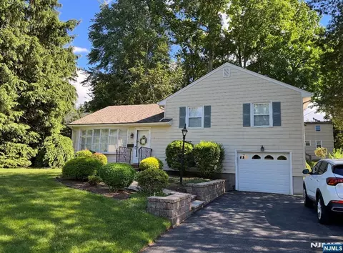 48 Rutgers St, Closter, NJ 07624