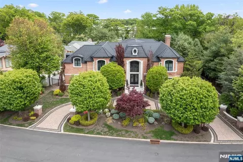 675 Summit St, Englewood Cliffs, NJ 07632