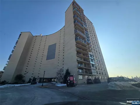 380 Mountain #805, Union City, NJ 07087