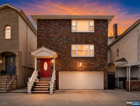 103 Houston St, Newark, NJ 07105